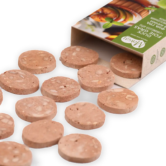 Recompense pentru câini MAVSY, foie gras din rata cu mar caramelizat, 50 g, produs în utilizare